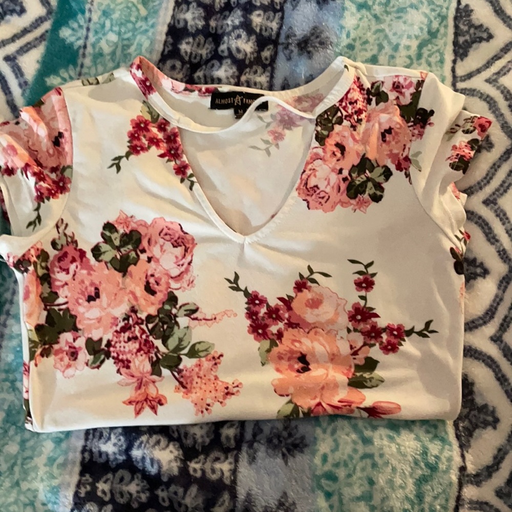 Shirt. Size M